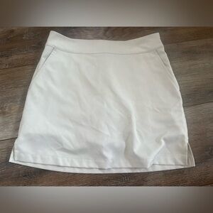 Vineyard vines skort size 4 Classic off White Women's Skort skirt